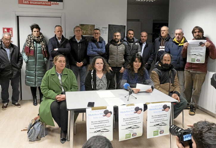 Imagen de la rueda de prensa ofrecida ayer en Gasteiz.
