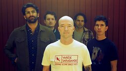 Energia handiko emanaldiak eskaintzen ditu Touche Amore taldeak.