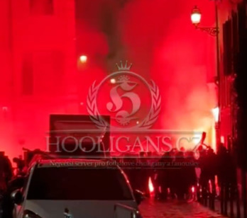 Momento de los incidentes entre los ultras de Lazio y Real Sociedad en Roma.