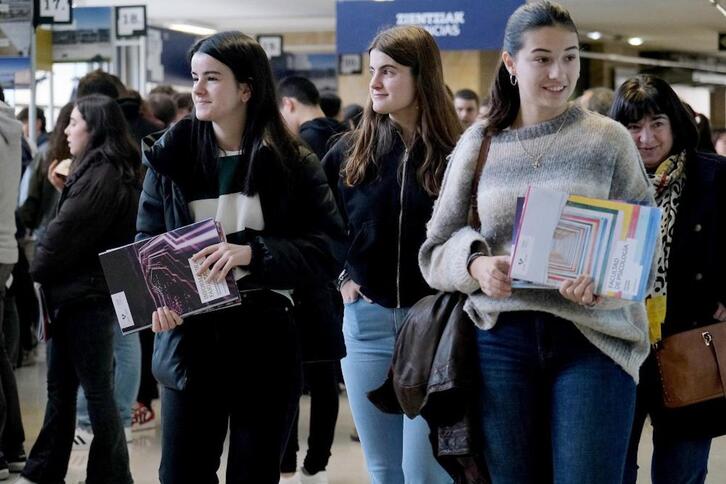 IKasleak, EHUazokaren aurreko edizioetan.