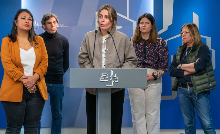 Báraera Ruiz, representante de la Unrwa, en el Parlamento de Gasteiz.