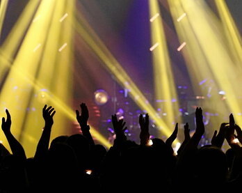 «Glamour» faltsuaren atzean lanbide batzuek ezkutatzen dituzten estutasunak eta ezintasun ekonomikoak utzi ditu agerian euskal artisten lan eta bizi baldintzei buruzko inkestak