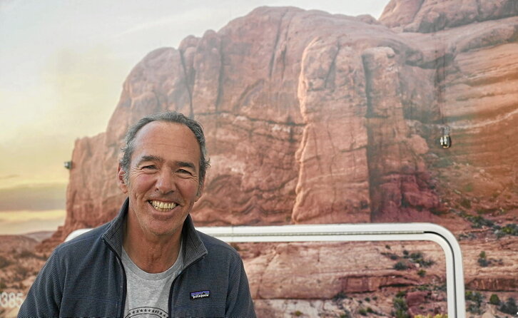 Jaime Lafita, en una de las pausas de la aventura que les llevó, en abril de 2024, desde Death Valley hasta Yosemite.