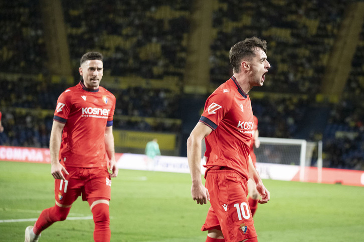 Un exhultante Aimar celebra el 0-1 en el estadio de Gran Canaria.