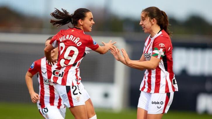Vilariño y Clara Pinedo celebran el gol de la victoria del Athletic