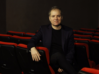 El cineasta bilbaino ha rodado en inglés con reparto internacional.