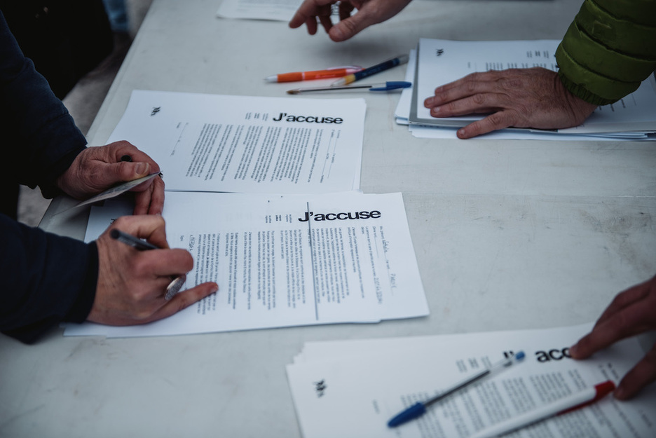 Epaituak izango direnei elkartasuna adierazteko 1.000 autoinkulpazio baino gehiago bildu dituzte. Epaituak izango direnei elkartasuna adierazteko 1.000 autoinkulpazio baino gehiago bildu dituzte.