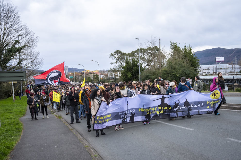 Inor ez dela ilegala aldarrikatu dute. Inor ez dela ilegala aldarrikatu dute.