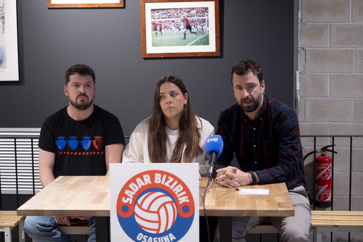 Representantes de Sadar Bizirik en una pasada comparecencia de prensa.