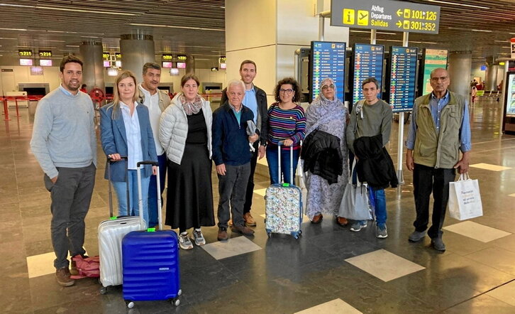 Legebiltzarreko delegazioa eta Saharako ordezkariak, abiatu aurretik.