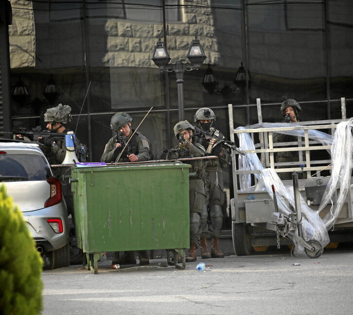Soldados israelíes, en el segundo día de operación en Tulkarem.