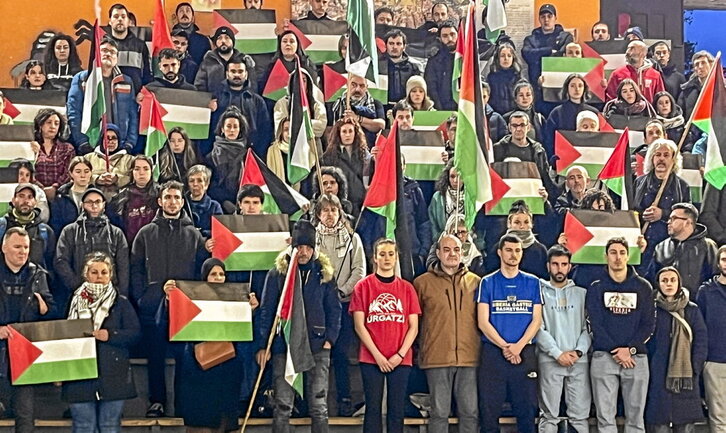 Palestinarekin Elkartasuna plataformako kideek kolektibo ugariren atxikimendua jaso dute.