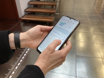 Erabiltzaile bat Elia plataforma erabiltzen.