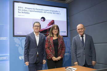 Presentación del nuevo campus EDA, con Joxe Mari Aizega, Amaia Barredo y Juan Ignacio Pérez Iglesias.