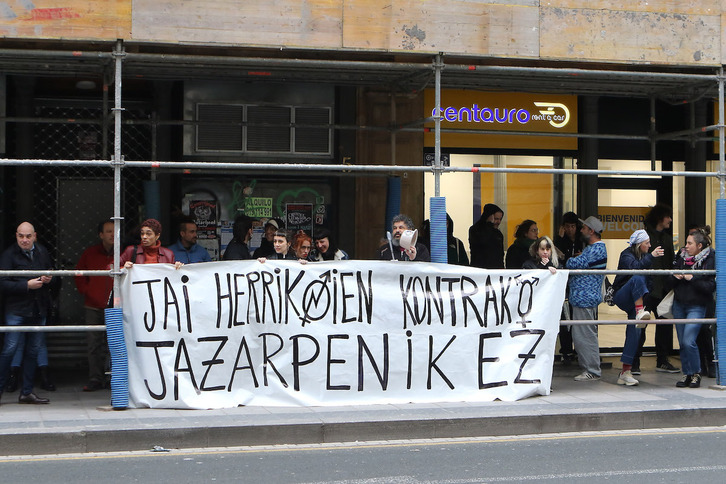 Concentración ante el Palacio de Justicia de Bilbo.