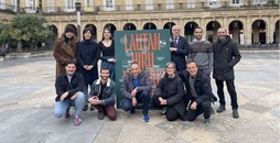 Aurkezpenean parte hartu zuten antolatzaileen argazkia. 