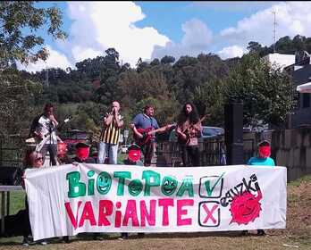 Aupa Hi! taldeak Barakaldoko Gorostiza auzoan egindako kontzertu bat.