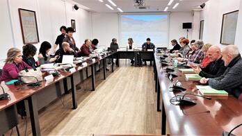 Reunión del Consejo Navarro del Euskara para tratar la ampliación de plazas con perfil idiomático.