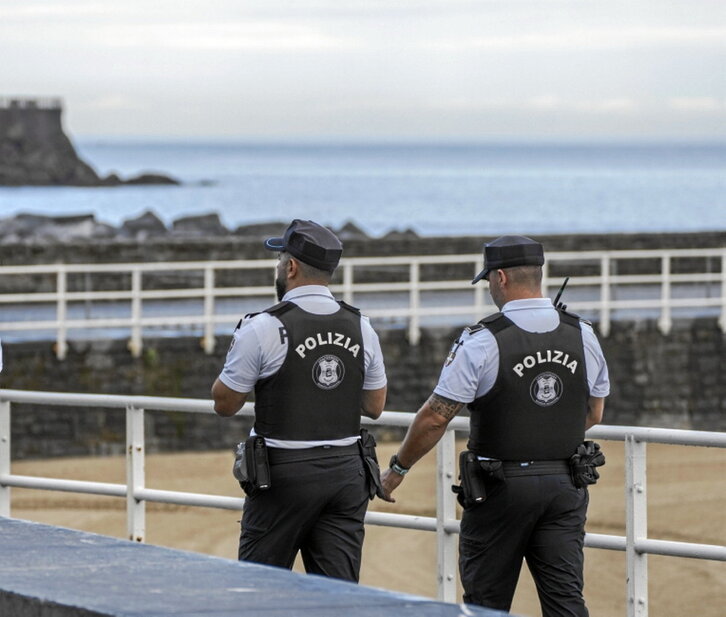 Agentes de la Policía Municipal, en Donostia.