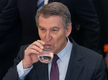 Feijóo, señalada internamente por sus vaivenes y falta de estrategia.