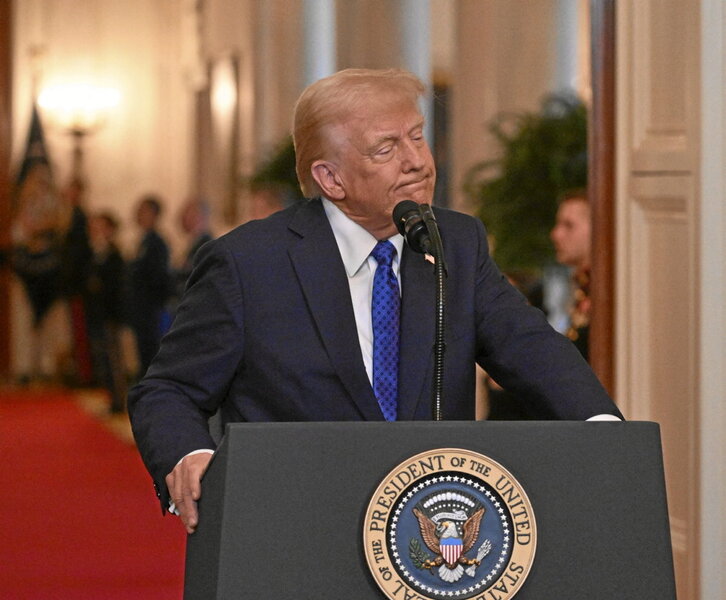 Donald Trump, atzo, Etxe Zurian egindako agerraldian.