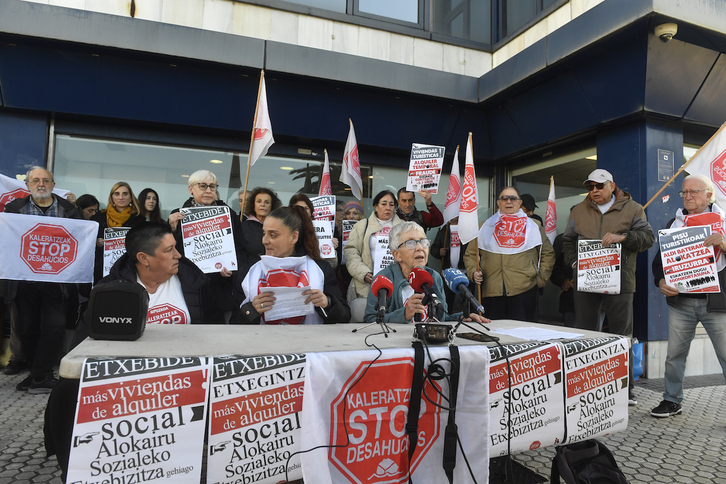 Comparecencia de Stop Desahucios en Donostia, en diciembre pasado.