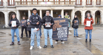 ‘Erroldarik gabe, izaterik ez’ kanpainaren baitan, Gasteizko Udalaren bi barne dokumentu plazaratu dituzte.