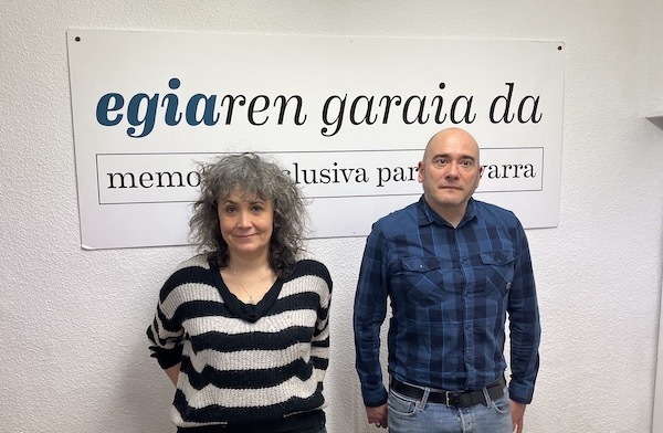 Ainara Gorostiaga y Mikel Soto, en su comparecencia ante los medios. (NAIZ)