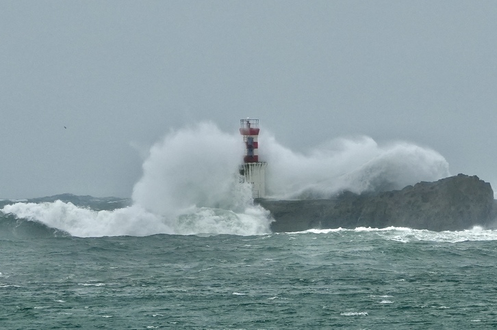 La borrasca Ivo ha dejado estas imágenes en Donostia.