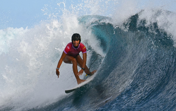 Nadia Erostarbe, surfeando durante los pasados Juegos Olímpicos de París.
