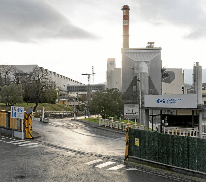 Guardian lantegiaren labea asteazkenean itzaltzen hasi ziren.