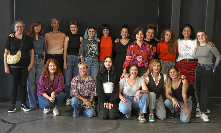 En las imágenes, las primeras sesiones, celebradas en diciembre del pasado año, de Parabolikak, con las dinamizadoras y su directora, Rosa Abal. Diferentes generaciones y diferentes disciplinas, y problemas comunes.