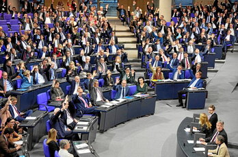 La derecha y la extrema derecha alemanas votan a favor de la propuesta de Merz sobre inmigración.