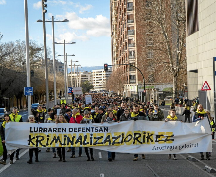 La manifestación a su paso por la avenida del Ejército.