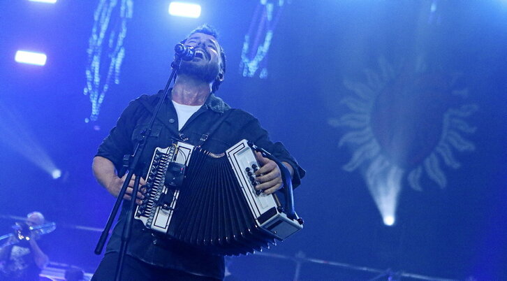 Festa erraldoia izango zela esan zuten Esne Beltzakoek agur-kontzertua iragartzean, eta emandako hitza beteta bukatu dute beren ibilbidea.