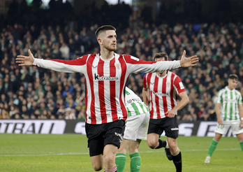 Oihan Sancet celebra su gol, un tanto que le ha valido al Athletic para salvar un punto.