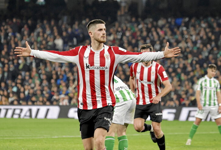 Oihan Sancet festeja su gol, un tanto que a la postre le valió al Athletic para salvar un punto.