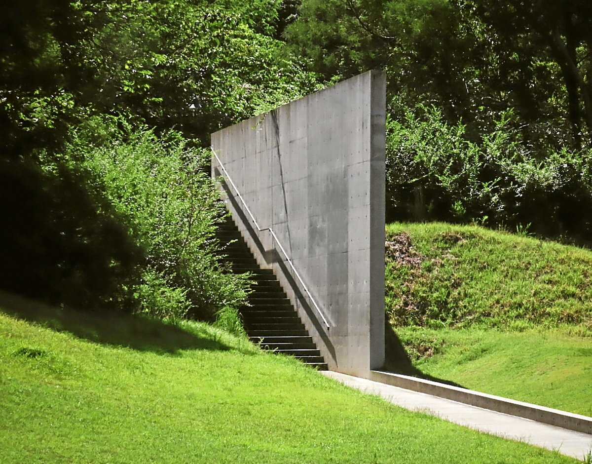 Tadao Andoren Lee Ufan museoaren inguruneetarako sarrera. (Nekane Azpiazu Lejardi)