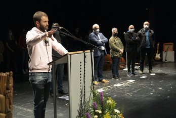 Koldo Leoz, 2021ean Lizarran izandako Nafarroa Oinez jaiara hurbildutakoei harrera eginez.