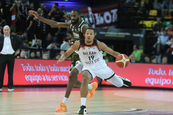 Bilbaio Basket eta Le Portelen arteko naurketako irudian, Miribillan.