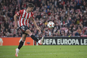 Javi Martón, en el partido ante el Viktoria Plzen en San Mamés.