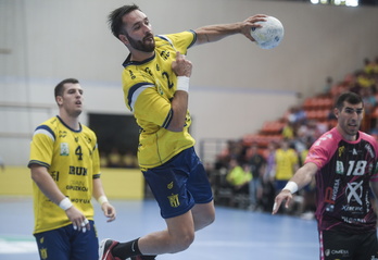 Iñaki Cavero Puente Genilen aurkako partidan.