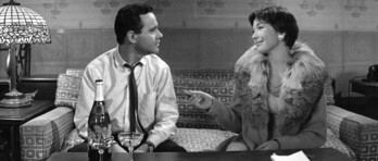 Lemmon y MacLaine, en ‘El apartamento’.