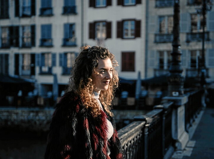 Idoia Rodriguez Mondragon, Baionako aurkezpenean.