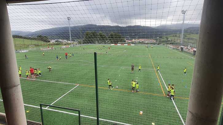 Campo de fútbol Benjamín Martínez, en el que entrena el Peña Athletic de Santurtzi.