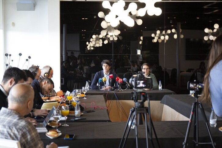 El director deportivo del Alavés, Sergio Fernández, durante el desayuno con los medios.