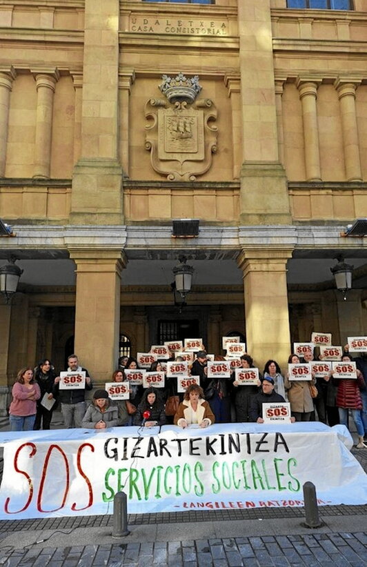 Empleados municipales denunciaron la situación.