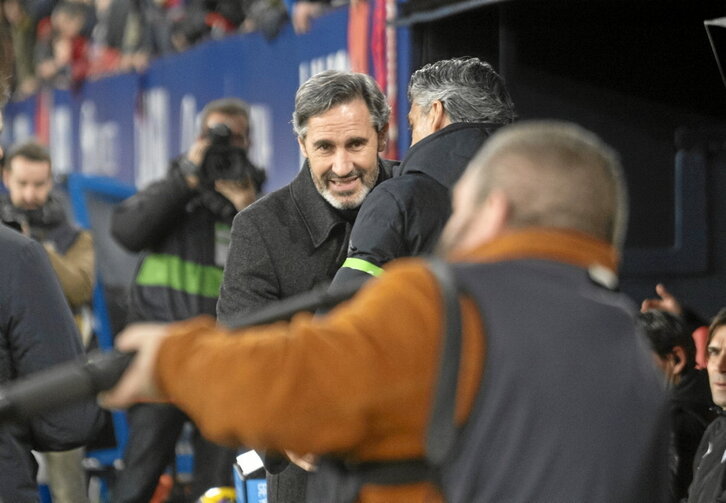 Vicente Moreno e Imanol Alguacil charlan antes del derbi del domingo.