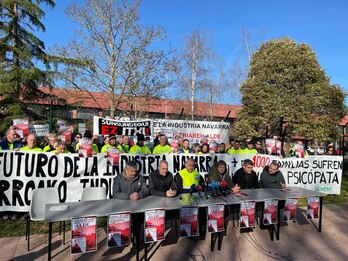 La comparecencia se ha celebrado ante las instalaciones de BSH en Ezkirotz. 