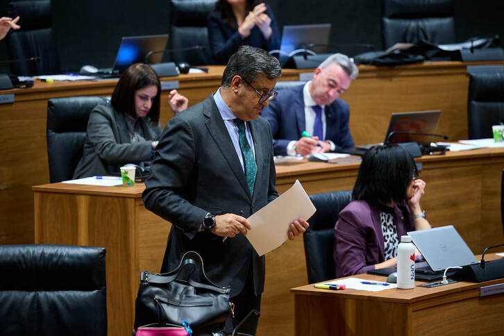Javier Trigo, durante su comparecencia en la Cámara para defender la moción de UPN contra la oficialidad de la selección vasca de pelota.